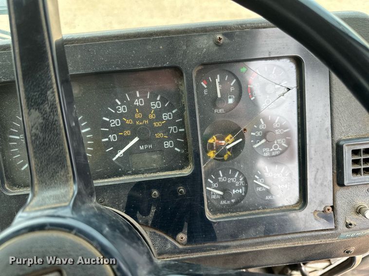 image for item EB2618 2000 Volvo Xpeditor refuse truck