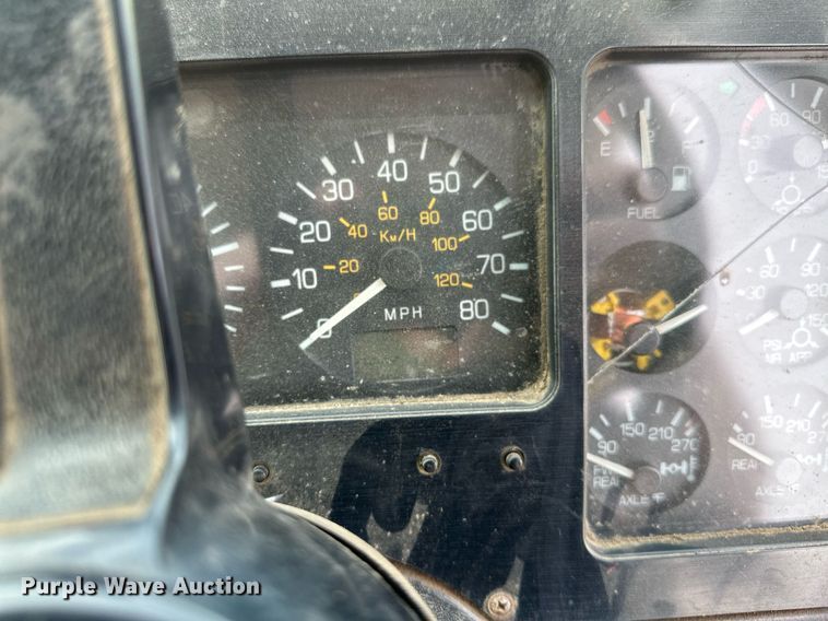 image for item EB2618 2000 Volvo Xpeditor refuse truck