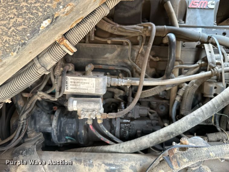 image for item EB2618 2000 Volvo Xpeditor refuse truck