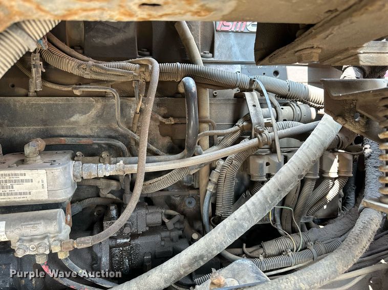 image for item EB2618 2000 Volvo Xpeditor refuse truck