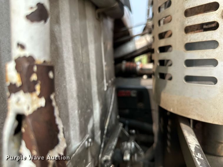 image for item EB2618 2000 Volvo Xpeditor refuse truck