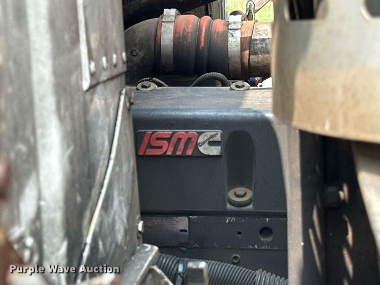 image for item EB2618 2000 Volvo Xpeditor refuse truck