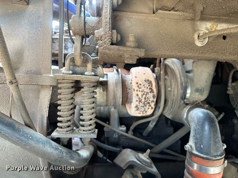 image for item EB2618 2000 Volvo Xpeditor refuse truck