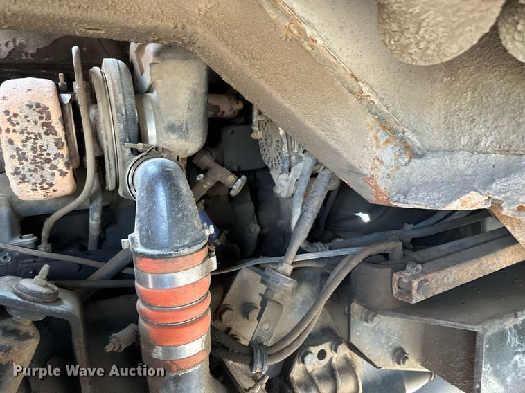 image for item EB2618 2000 Volvo Xpeditor refuse truck