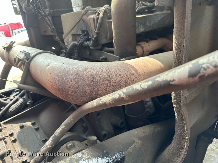 image for item EB2618 2000 Volvo Xpeditor refuse truck