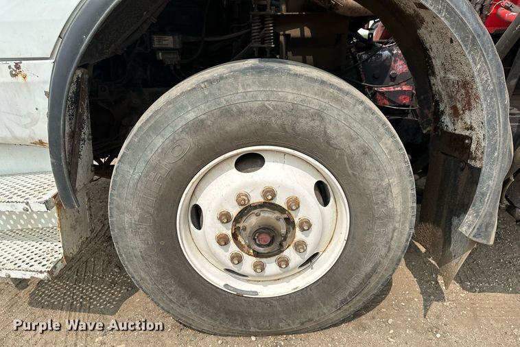 image for item EB2618 2000 Volvo Xpeditor refuse truck