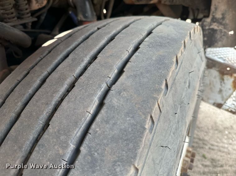 image for item EB2618 2000 Volvo Xpeditor refuse truck