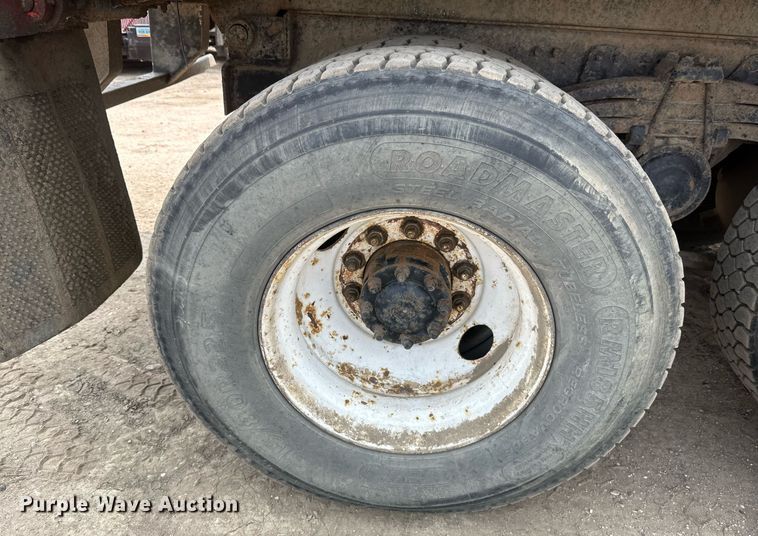 image for item EB2618 2000 Volvo Xpeditor refuse truck