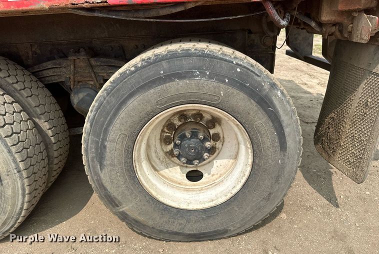 image for item EB2618 2000 Volvo Xpeditor refuse truck