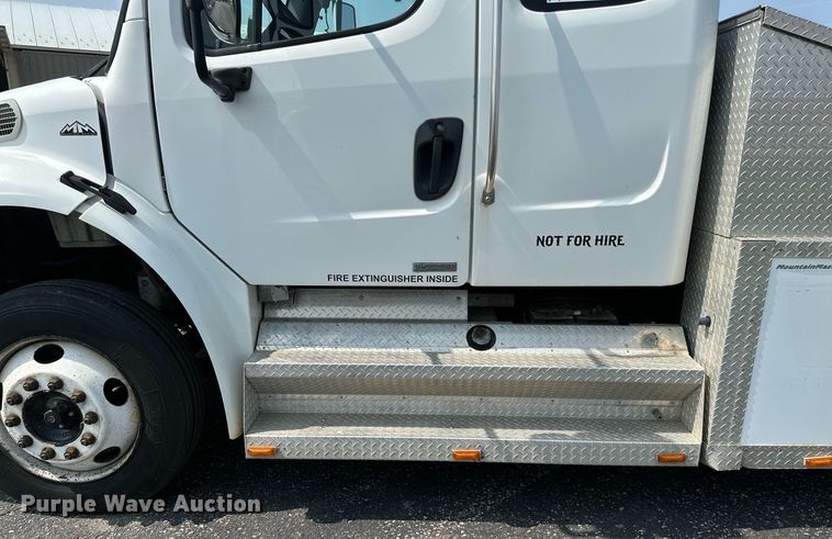 image for item EB2621 2005 Freightliner M2 semi truck