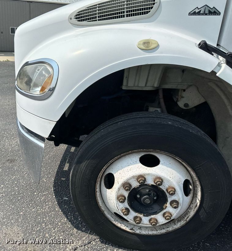 image for item EB2621 2005 Freightliner M2 semi truck