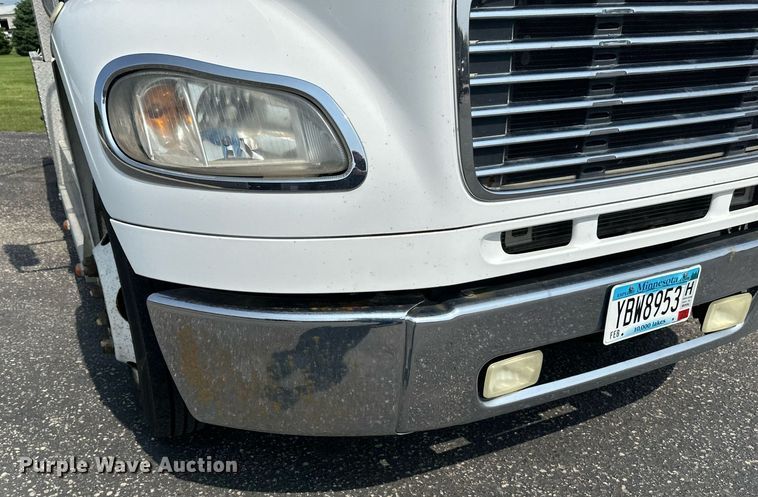 image for item EB2621 2005 Freightliner M2 semi truck