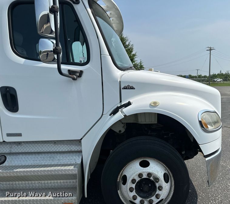 image for item EB2621 2005 Freightliner M2 semi truck