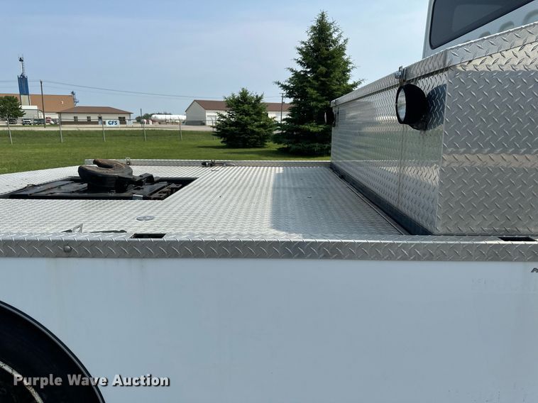 image for item EB2621 2005 Freightliner M2 semi truck