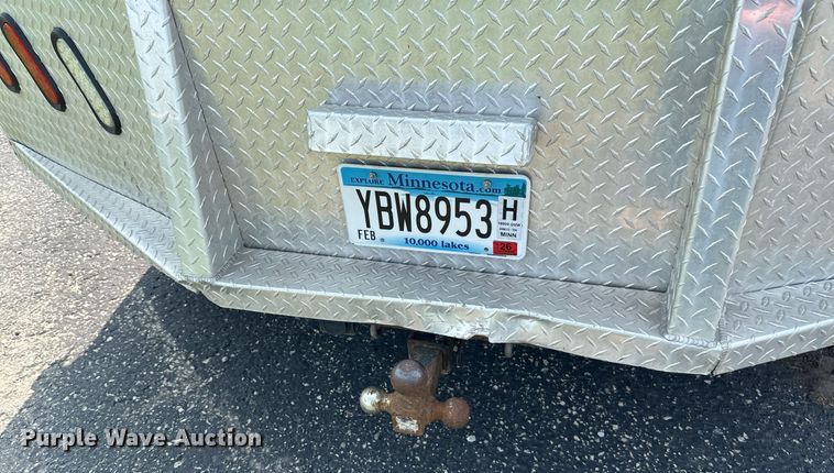 image for item EB2621 2005 Freightliner M2 semi truck