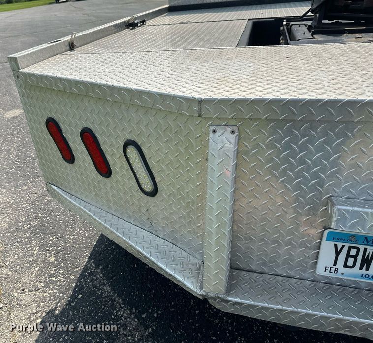 image for item EB2621 2005 Freightliner M2 semi truck