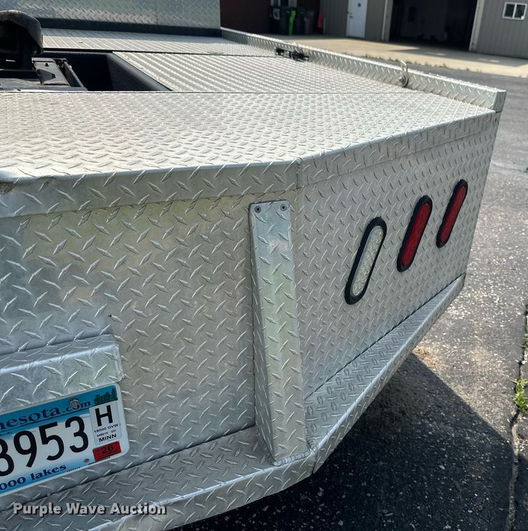 image for item EB2621 2005 Freightliner M2 semi truck