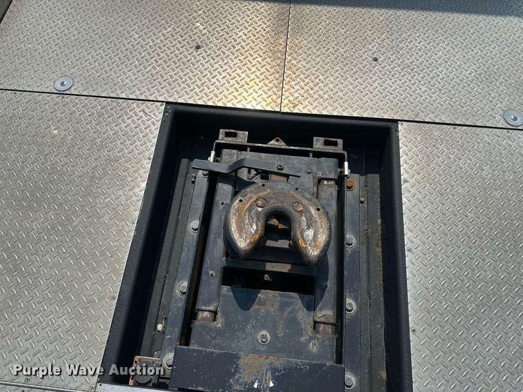 image for item EB2621 2005 Freightliner M2 semi truck