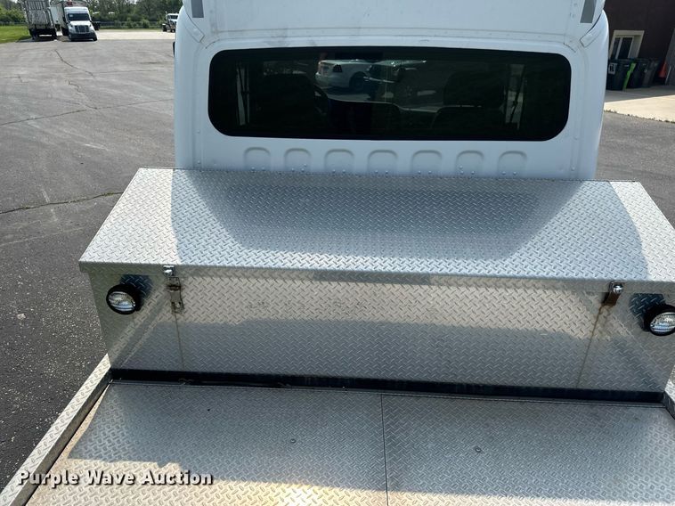 image for item EB2621 2005 Freightliner M2 semi truck