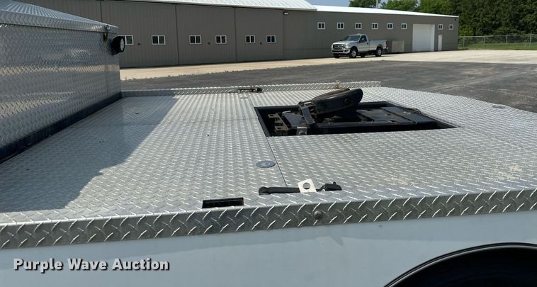 image for item EB2621 2005 Freightliner M2 semi truck