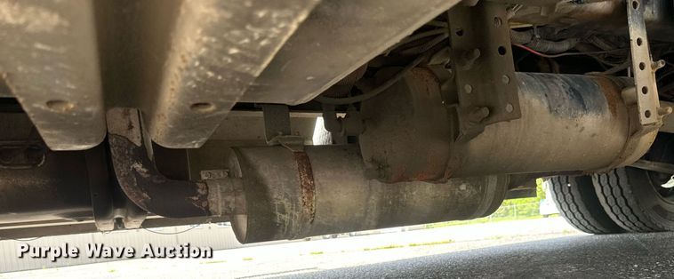 image for item EB2621 2005 Freightliner M2 semi truck