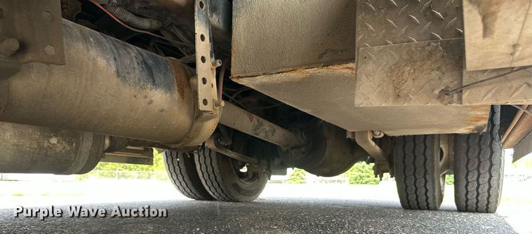 image for item EB2621 2005 Freightliner M2 semi truck