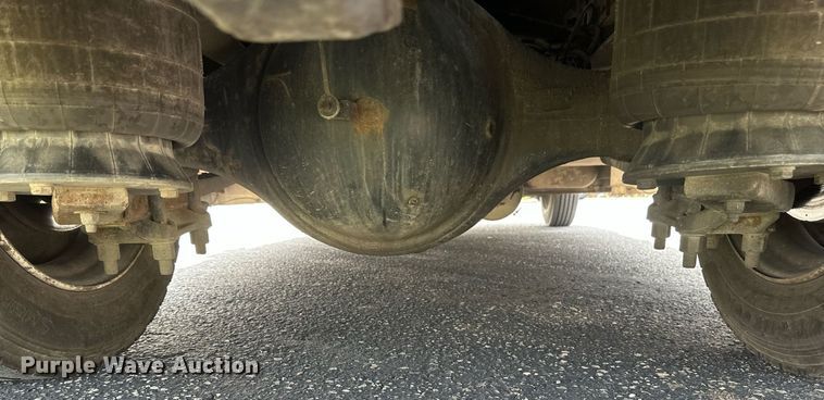 image for item EB2621 2005 Freightliner M2 semi truck