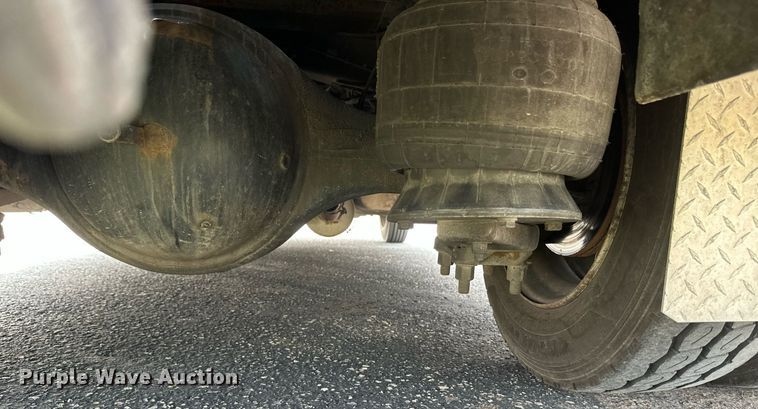 image for item EB2621 2005 Freightliner M2 semi truck