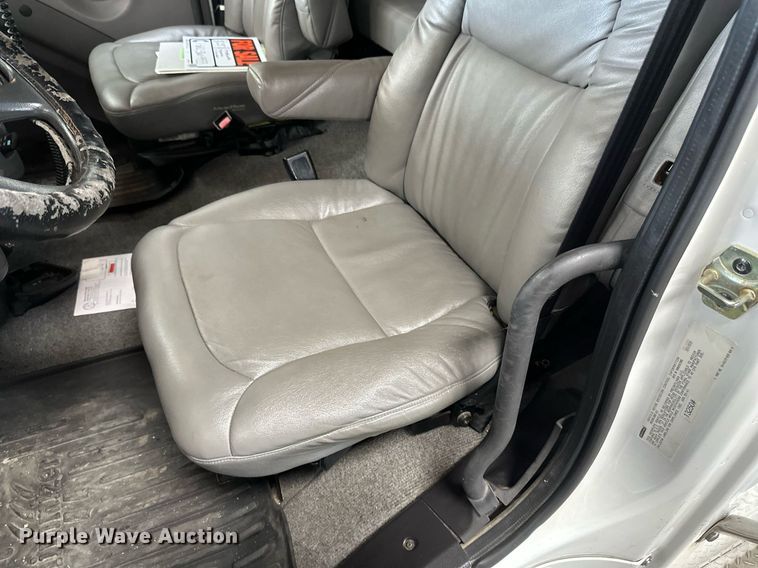 image for item EB2621 2005 Freightliner M2 semi truck