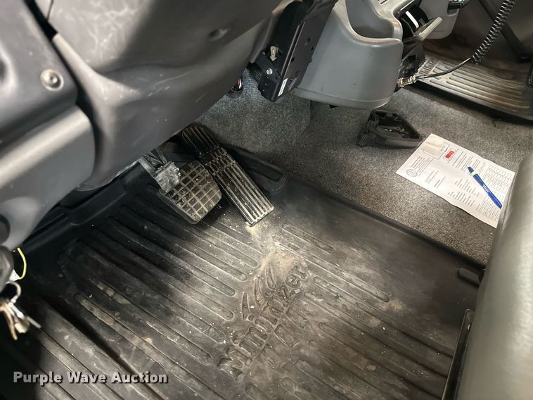 image for item EB2621 2005 Freightliner M2 semi truck