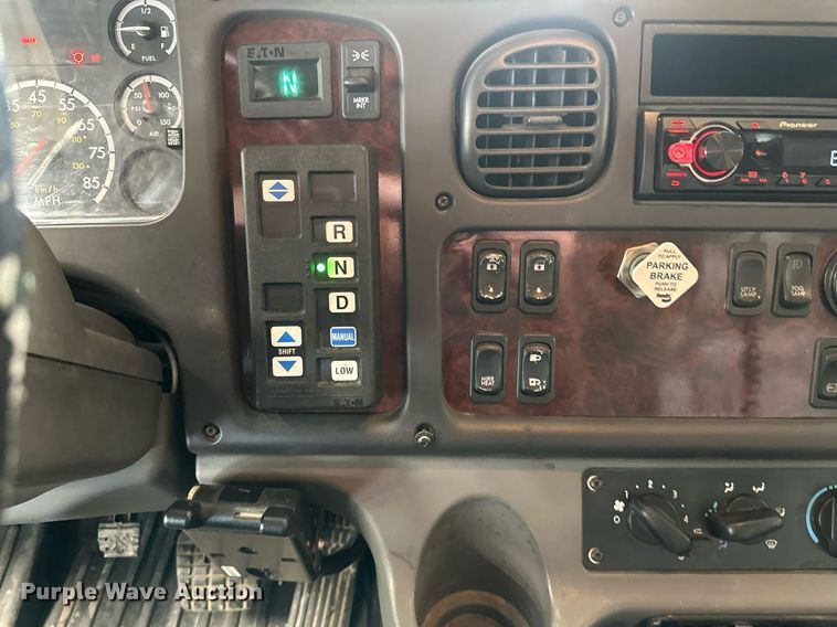 image for item EB2621 2005 Freightliner M2 semi truck