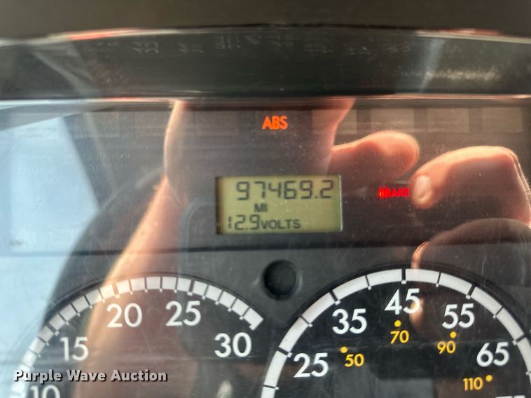 image for item EB2621 2005 Freightliner M2 semi truck