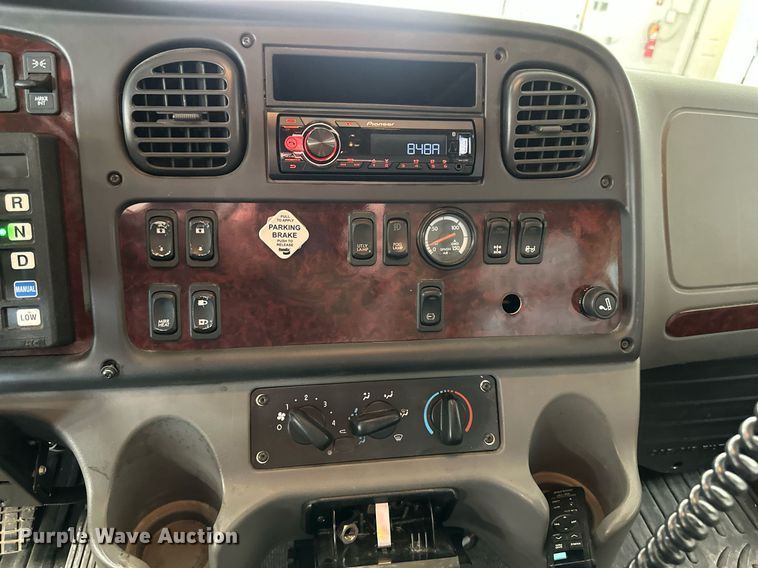 image for item EB2621 2005 Freightliner M2 semi truck