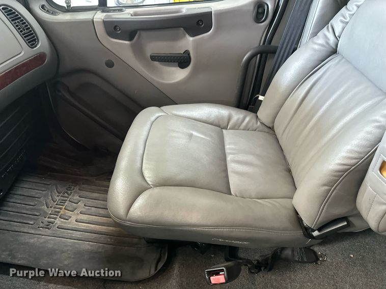 image for item EB2621 2005 Freightliner M2 semi truck