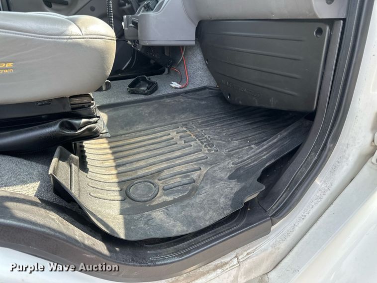 image for item EB2621 2005 Freightliner M2 semi truck