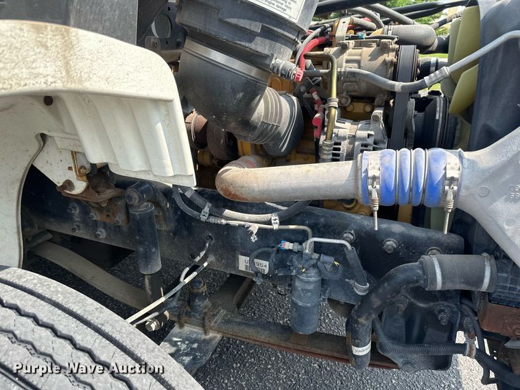 image for item EB2621 2005 Freightliner M2 semi truck