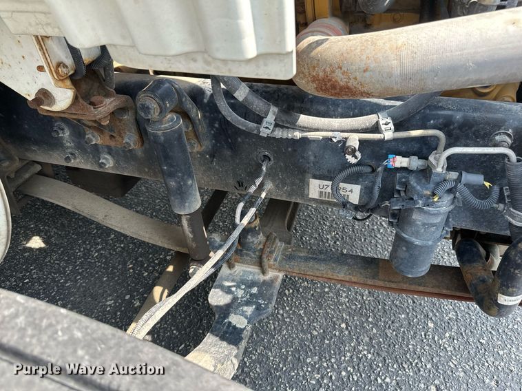 image for item EB2621 2005 Freightliner M2 semi truck