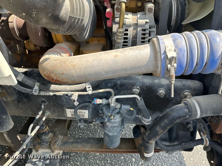 image for item EB2621 2005 Freightliner M2 semi truck