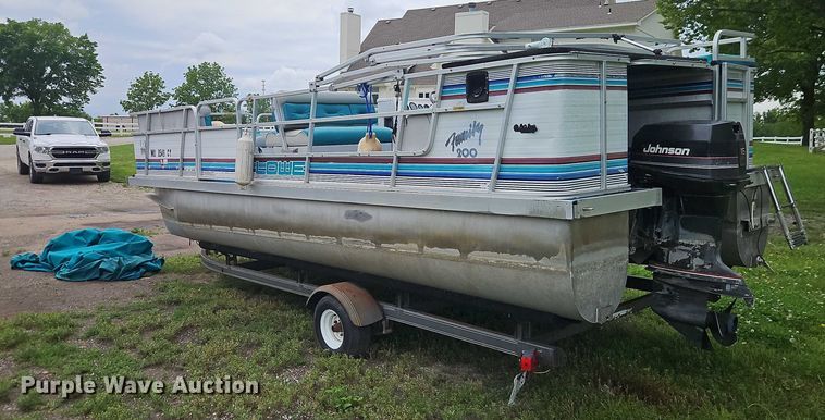 image for item EB8093 1994 Lowe Family 200 pontoon boat