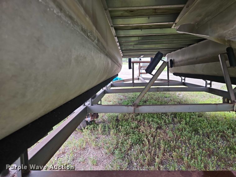 image for item EB8093 1994 Lowe Family 200 pontoon boat