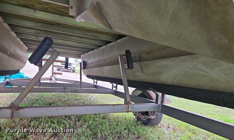 image for item EB8093 1994 Lowe Family 200 pontoon boat