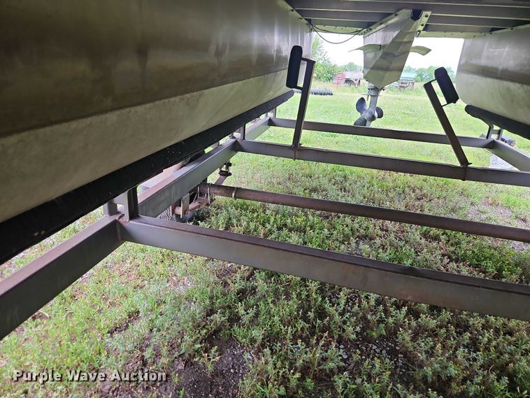 image for item EB8093 1994 Lowe Family 200 pontoon boat