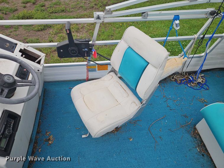 image for item EB8093 1994 Lowe Family 200 pontoon boat