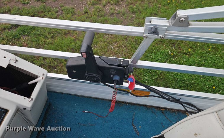 image for item EB8093 1994 Lowe Family 200 pontoon boat