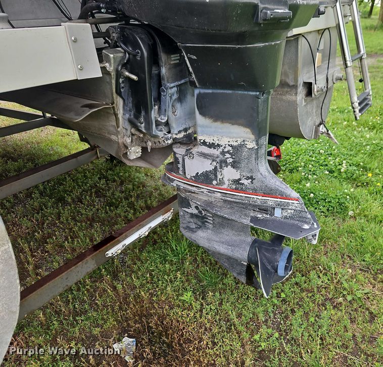 image for item EB8093 1994 Lowe Family 200 pontoon boat