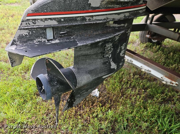 image for item EB8093 1994 Lowe Family 200 pontoon boat