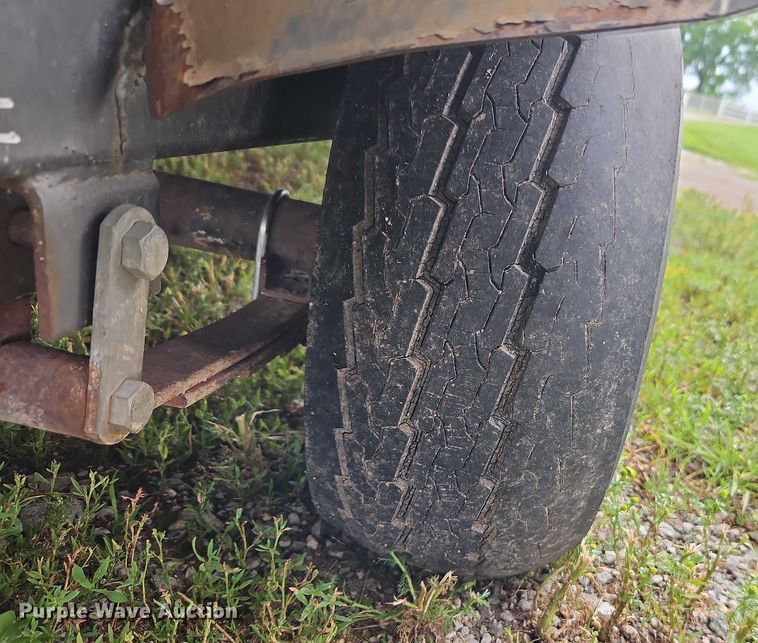 image for item EB8093 1994 Lowe Family 200 pontoon boat