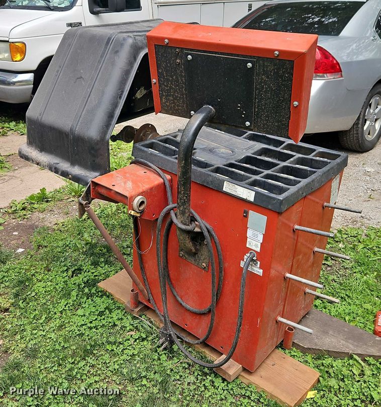 image for item EB8115 Coats 1001 tire balancer