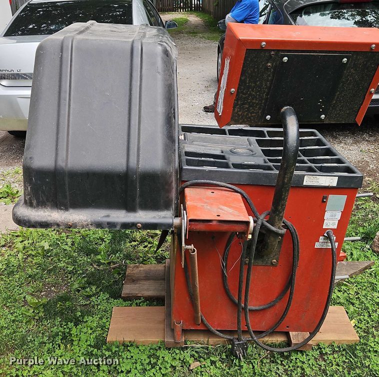 image for item EB8115 Coats 1001 tire balancer