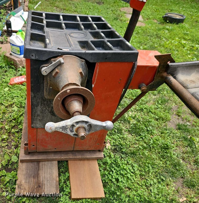 image for item EB8115 Coats 1001 tire balancer